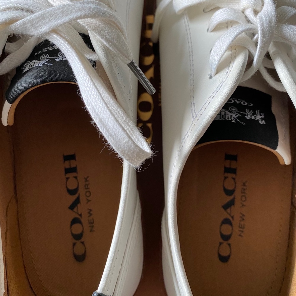 Coach - Picture 3 of 4